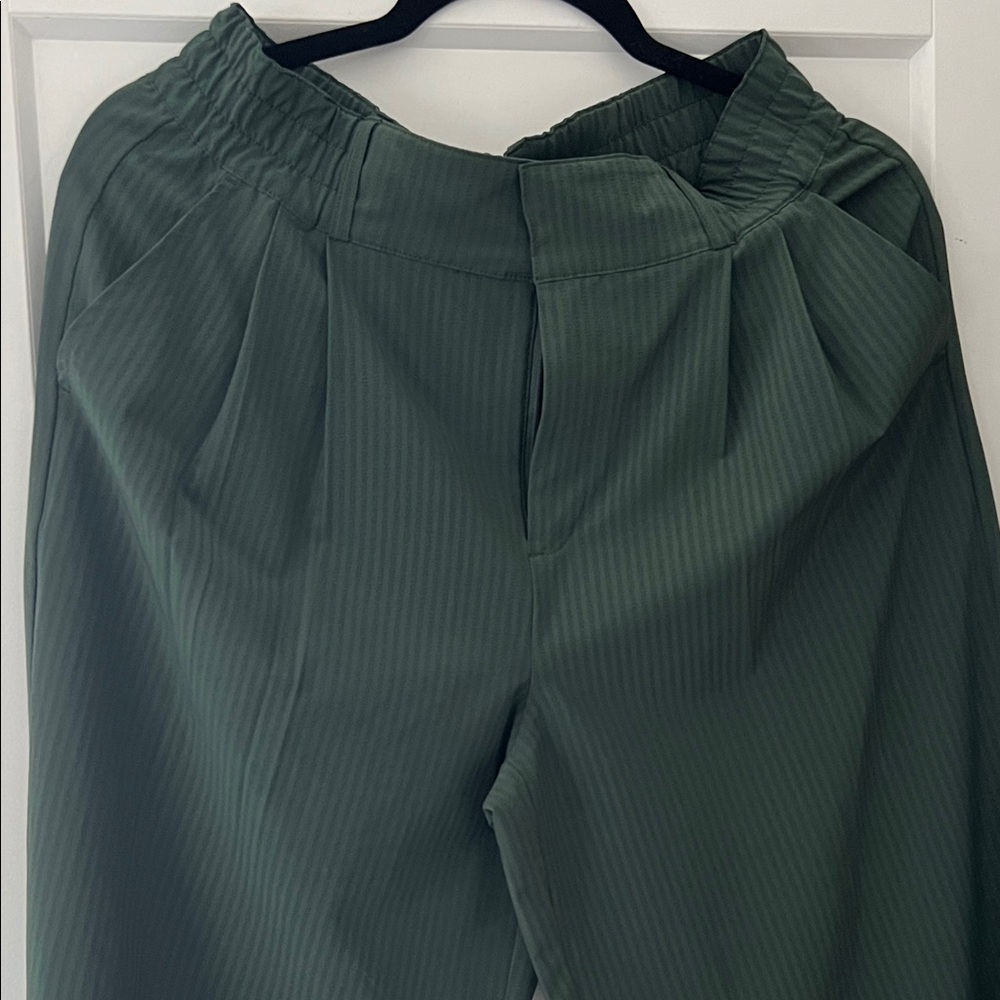 Kyodan hunter green pleated pants